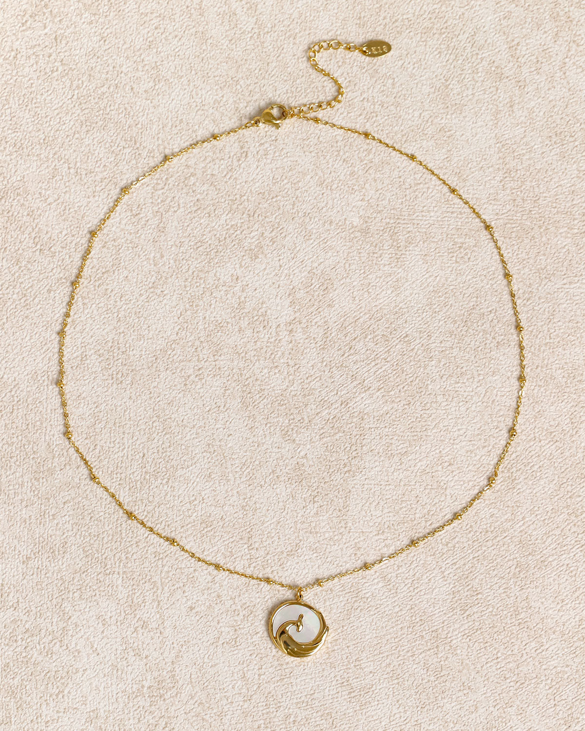 White Seashell Pendant Necklace